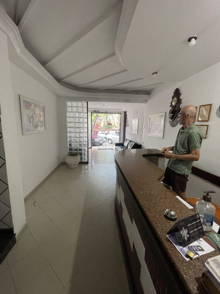 Recepção Hotel Diamantinas no Centro de Serrinha