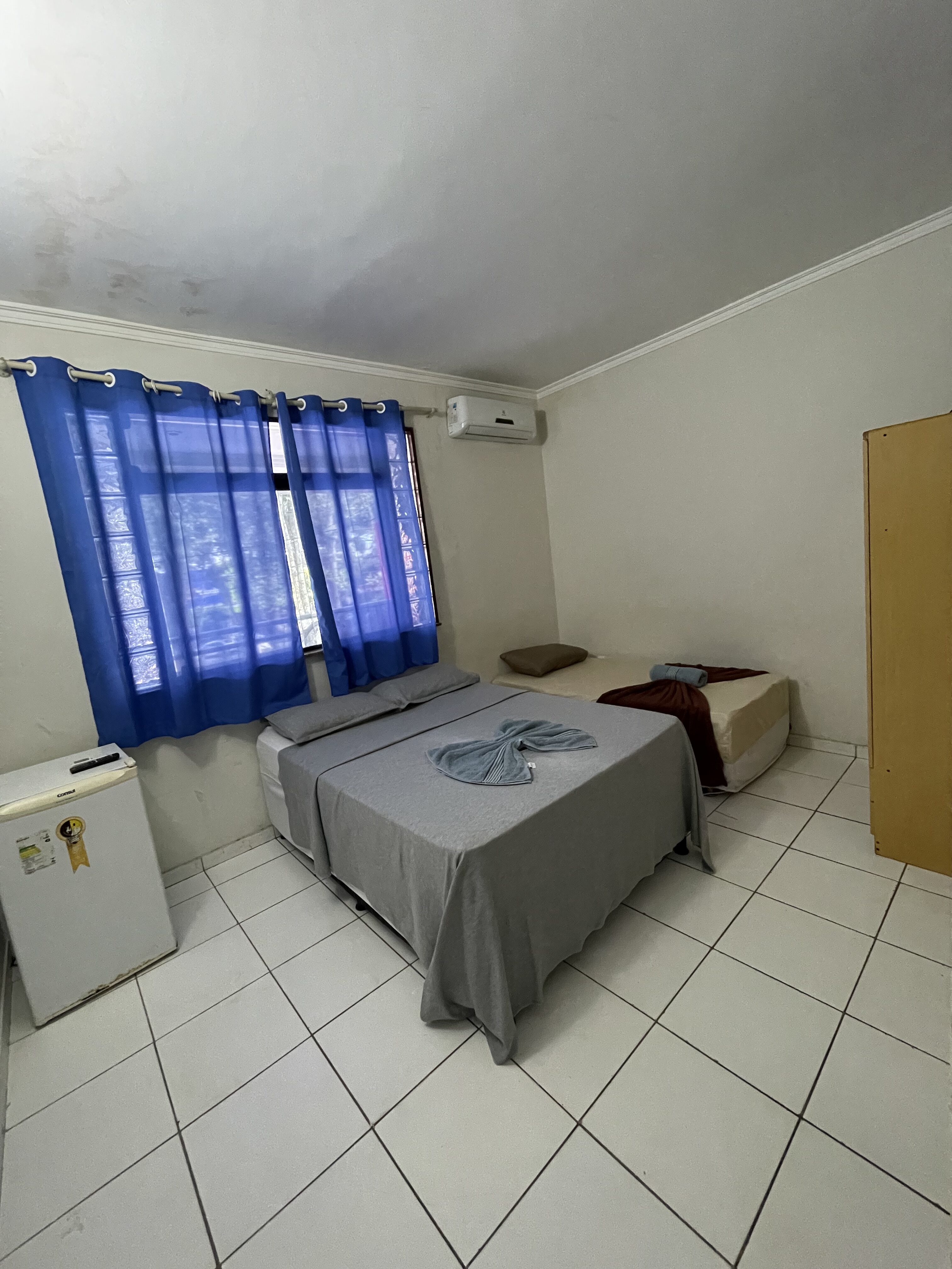 Quarto Família Hotel Diamantinas no Centro de Serrinha