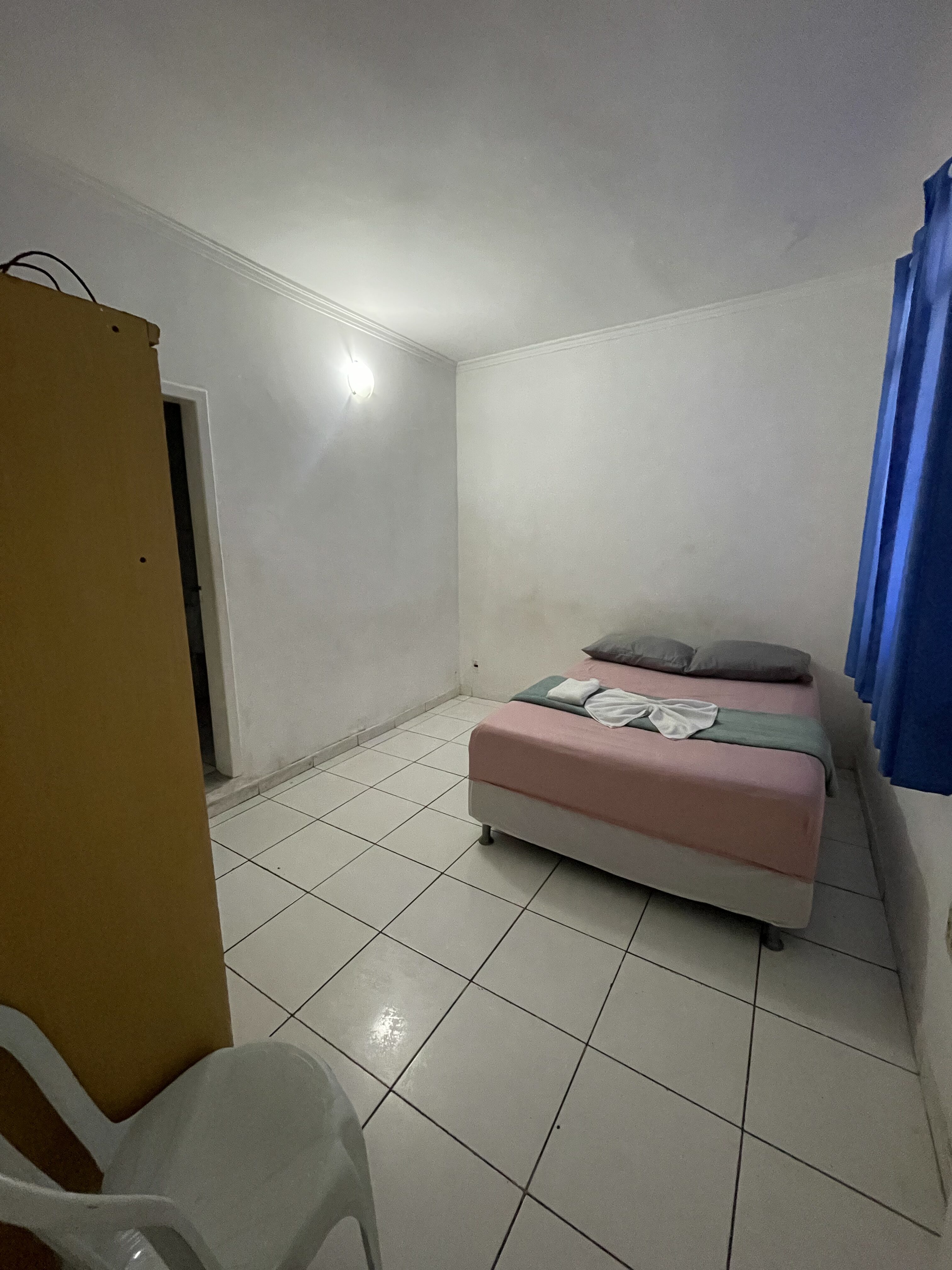 Quarto Individual Hotel Diamantinas no Centro de Serrinha